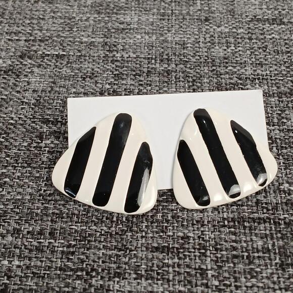 Jewelry - Black & White Striped Triangle Earrings Vintage 80s style Retro Pierced Ears